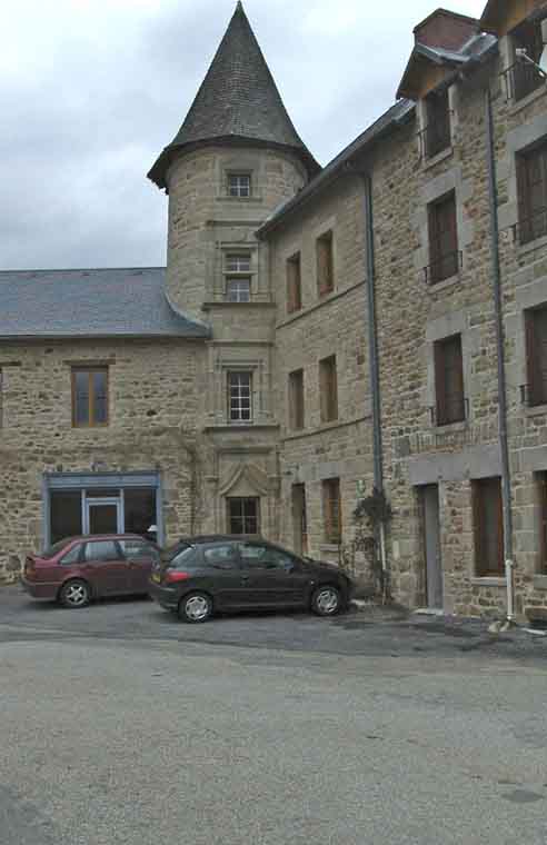 After-Puy d'Ayen : logis du XV-XVIe